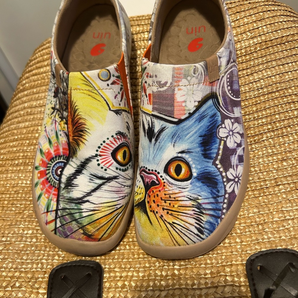 UIN Multicolor Cat Print Slip-On Flats - Blue, Yellow, Purple, Orange